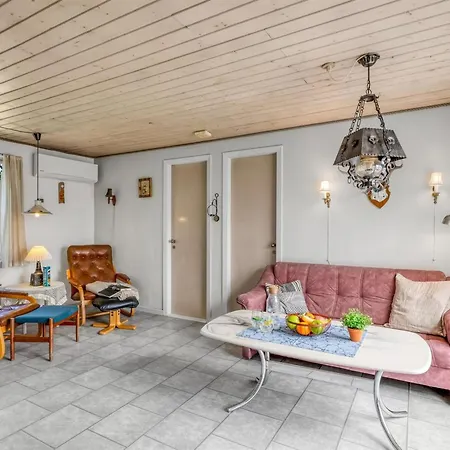 Jonnhild - 700m From The Sea By Interhome Dom wakacyjny